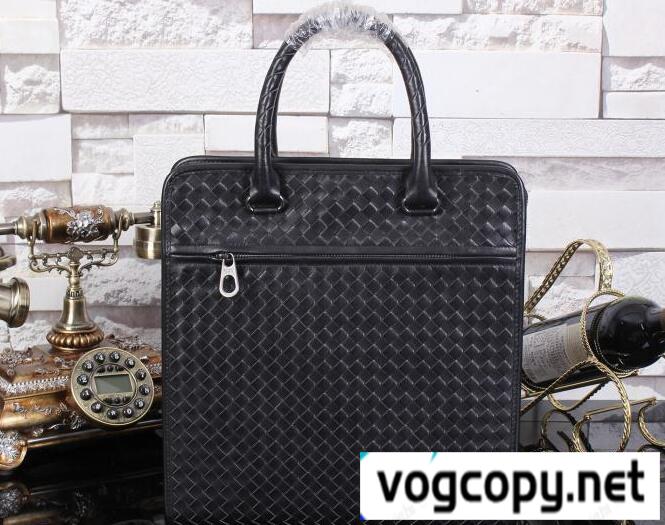 完売品 BOTTEGA VENETA ボッテガ ヴェネタ 　 高級感のあるショルダーベルト付バッグ ブランド 20代