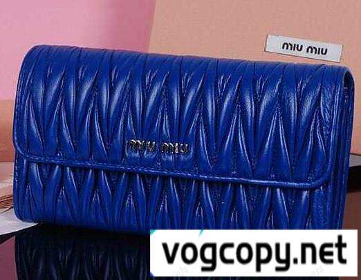 清楚でスタイリッシュ MIUMIU ミュウミュウ コピー財布 フラップ長財布ロゴ有りブ