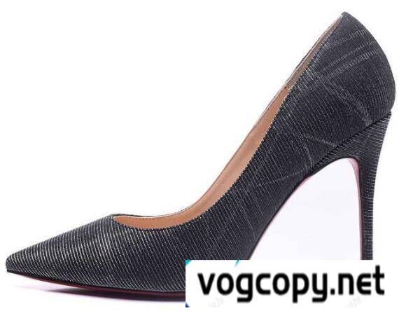 美脚クリスチャンルブタンパンプス履き心地いい CHRISTIAN LOUBOUTIN ハイヒールパーティー