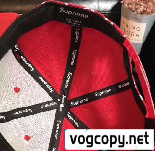 肌触りの気持ちいのSUPREMEシュプリームキャップコピーボックスロゴ付き赤色のベースボールキャップ～