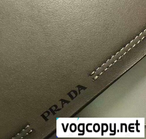 ◆モデル愛用◆PRADAプラダ財布メンズビジネス用二つ折り本革レザースーパーコピー長財布