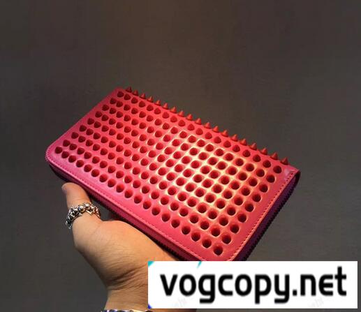 大人っぽい個性派のアイテム　クリスチャンルブタン  着回し力抜群の財布.