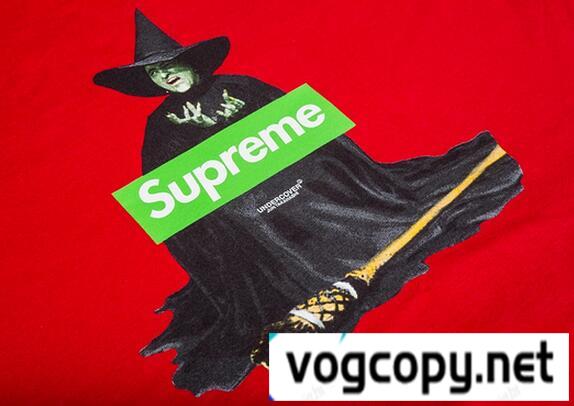 程よいサイズ感があるSupreme アンダーカバーウィッチ Tシャツ  .