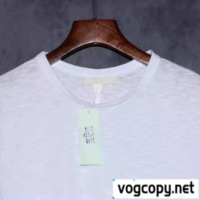 抜群な存在感オフホワイトｔシャツ格安OFF-WHITEコピー定番のクルーネック半袖Tシャツメンズトップス