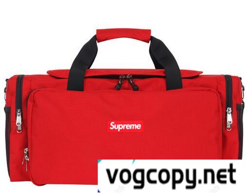 実用性に溢れるアイテム　Supreme シュプリーム  ダッフル　活躍　バッグ.