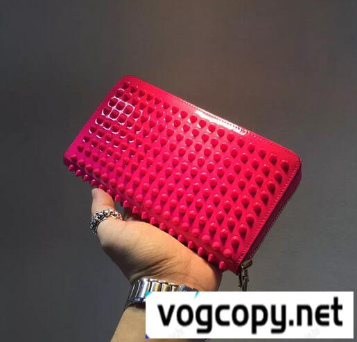 大活躍　クリスチャンルブタンスーパーコピー  Panettone Spike Stud 高貴感を演出する長財布.