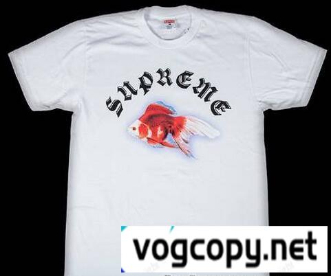 柔らかく優しいシュプリーム サスクワッチゴールドフィッシュ 　独特な光沢感のあるTシャツ　ホワイト.