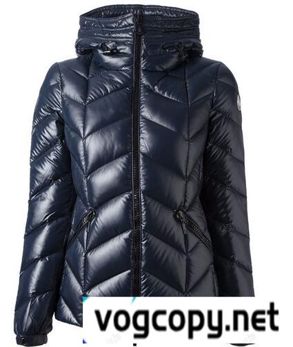 シンプルなデザイン　MONCLER モンクレール　快適に ダウンコート.