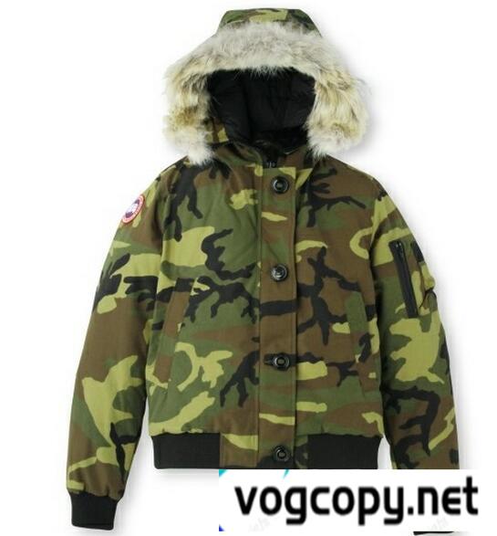 素敵なアイテム　CANADA GOOSE 保温性に優れダウンコート.