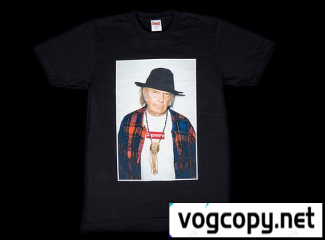 大活躍するSupreme シュプリーム 大人っぽい個性派のニールヤングTシャツ .