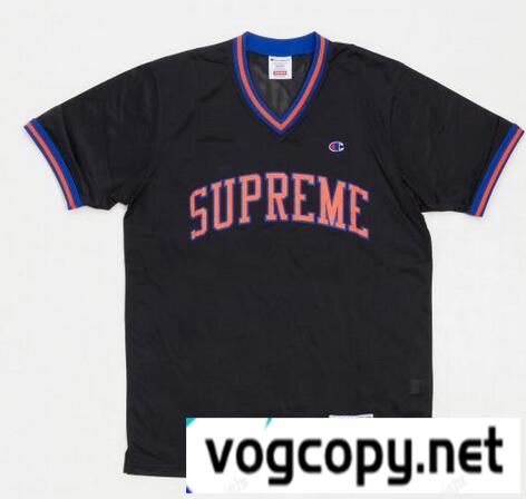 きちんと感があるSupreme&times;Champion シュプリーム　機能性に溢れるＴシャツ.