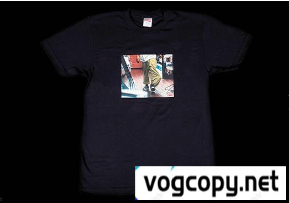 活躍するSupreme シュプリーム  程よいサイズ感あるキッズ40オンスＴシャツ .