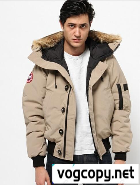 カジュアルスタイルに　CANADA GOOSE　安定した品質で世　メンズダウンジャケット.