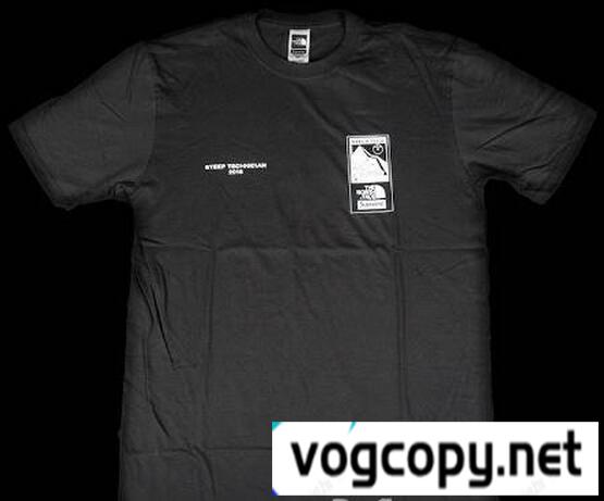 適度に厚みのあるシュプリーム ノースフェイススティープテック　柔らかく Tシャツ　ブラック.