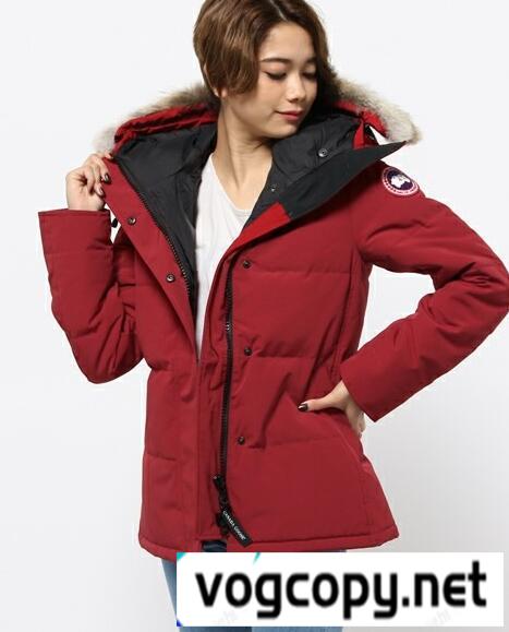 サイズ感がある　CANADA GOOSE/カナダグース　 デザイン性の高いレディースダウンジャケット.