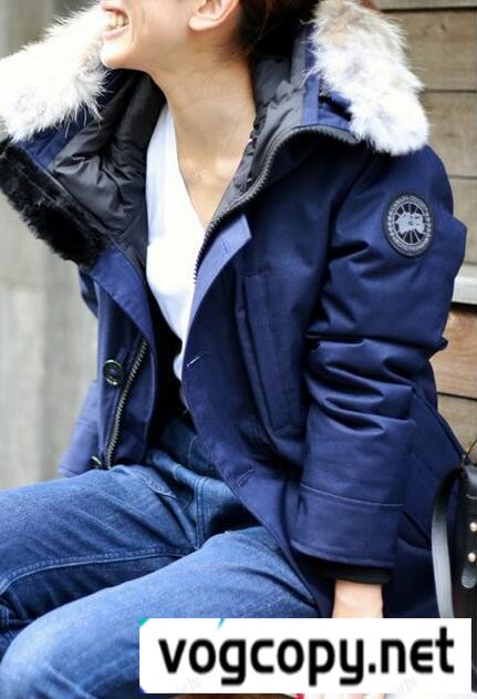 カジュアル過ぎないCANADA GOOSE カナダグース 　着心地も魅力に溢れるレディースダウンジャケット.