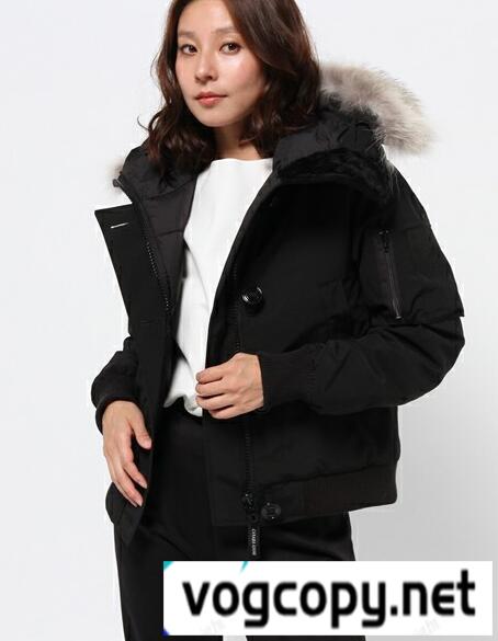 キレイ目な印象にCANADA GOOSE/カナダグース  丈夫な生地を使用するレディースダウンジャケット.