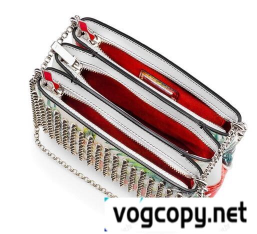  一味違うアイテム　ルブタンChristian Louboutin Triloubi Small Chain Bag　素敵なバッグ.