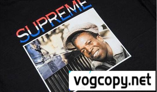 大人カジュアルな一品　シュプリーム バーリントン・リーヴィ イングリッシュメン　躍動感あるTシャツブラック.