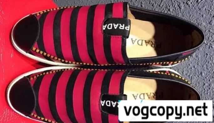  PRADA プラダ 偽物 フラットシューズ
