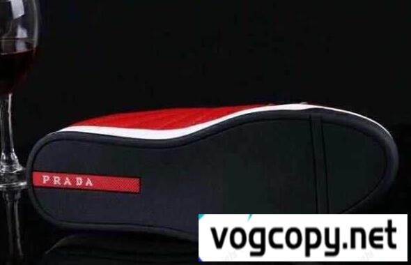 2015 PRADA プラダ 靴の滑り止め スニーカー