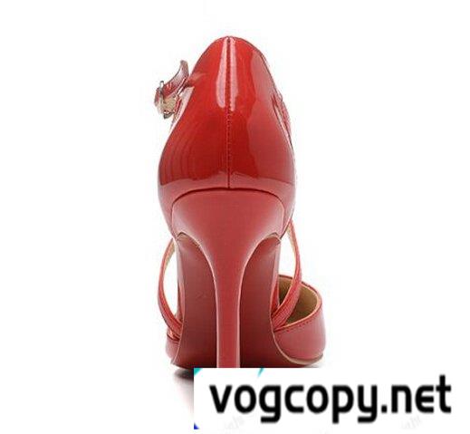 Christian Louboutinクリスチャンルブタン エナメル革 とんがりトウ