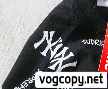 SUPREME シュプリーム 半袖Tシャツ
