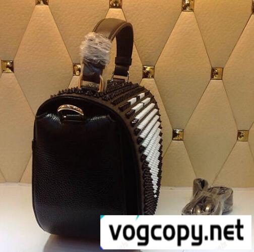 Christian Louboutin ハート型 スパイク ショルダーバッグ