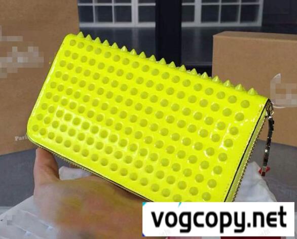 クリスチャンルブタン Christian Louboutin スパイク財布
