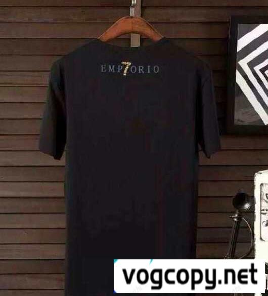 ARMANI アルマーニ 高級感を引き立てる 半袖Tシャツ