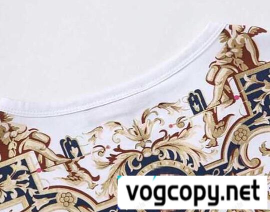VERSACE ヴェルサーチ SALE!今季 半袖Tシャツ