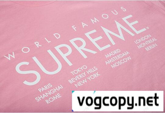 モードな雰囲　シュプリーム　インターナショナル　カジュアルなシルエットＴシャツ  .