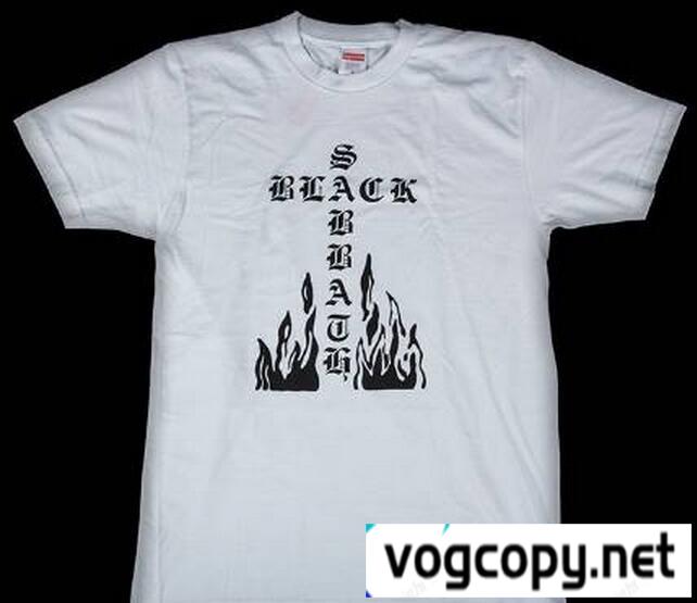 違和感がないシュプリーム 　ブラックサバスクロス　夏らしい涼しげなＴシャツホワイト .