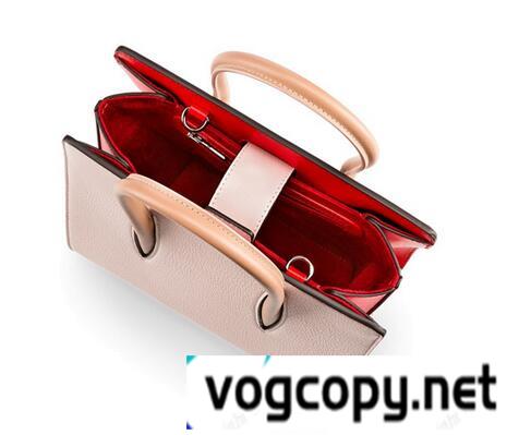 新作 クリスチャン ルブタンスーパーコピー Christian Louboutin Paloma Small Tote 高機能　バッグピンク.