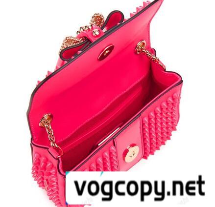 幅広く使えるアイテム クリスチャン ルブタン  Christian Louboutin　人気ブランド