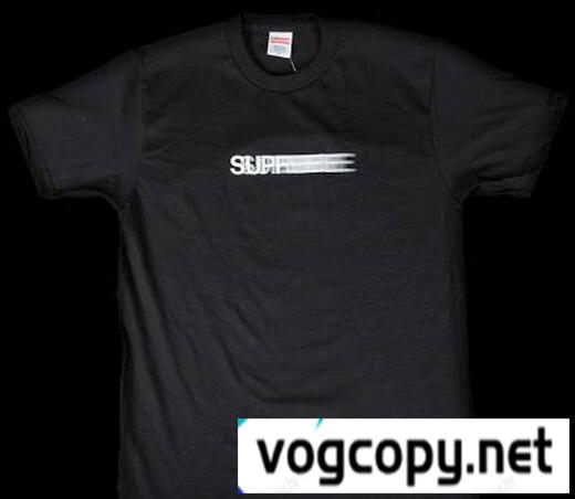 シンプルなデザイン　シュプリーム モーションロゴ　通気性抜群のＴシャツ　ブラック.