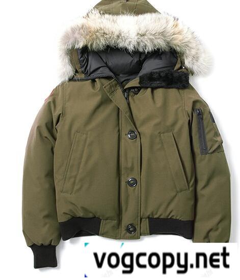 おしゃれでシンプルで　CANADA GOOSE　抜群なデザイン　ダウンコート.