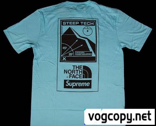 耐久性を演出する シュプリーム Tシャツ コピー   モードな雰囲気や機能性を兼ね備えたTシャツ ライトブルー.