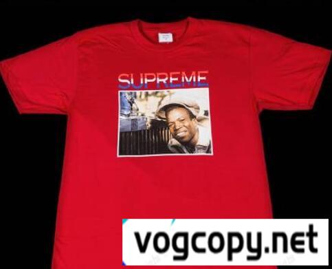 柔らかな素材感があるシュプリーム ブランド 激安 コピー　注目を集めるTシャツレッド.