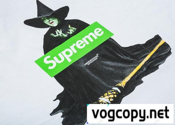 S印象的に　upreme シュプリーム  アンダーカバーウィッチ　注目が集まるTシャツ.