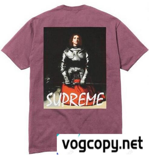 新作　シュプリーム　夏に大活躍間違いなしの Tシャツ.