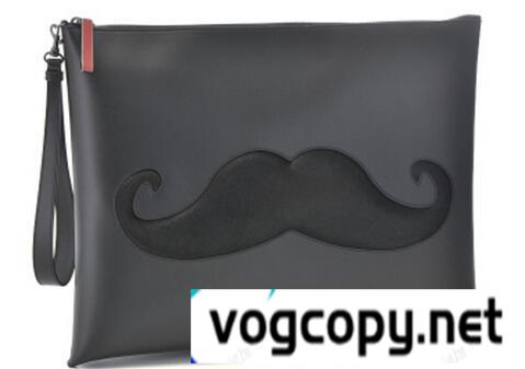 大人気アイテム　スタッズクラッチ　ルブタンコピー　Peter Pouch 上質な スパイクバッグ.