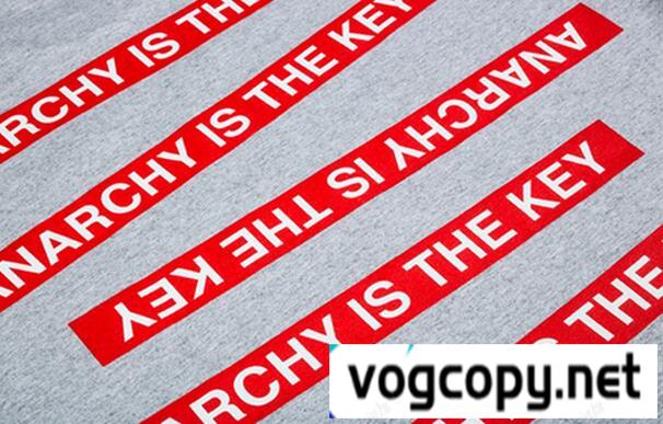 心地の良い柔らかいアイテム　シュプリーム  個性的なTシャツ グレー.