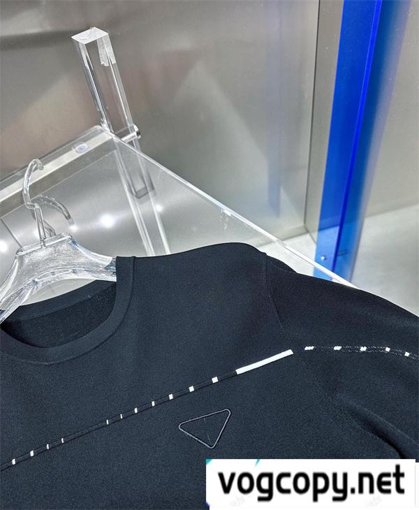プラダTシャツ 偽物