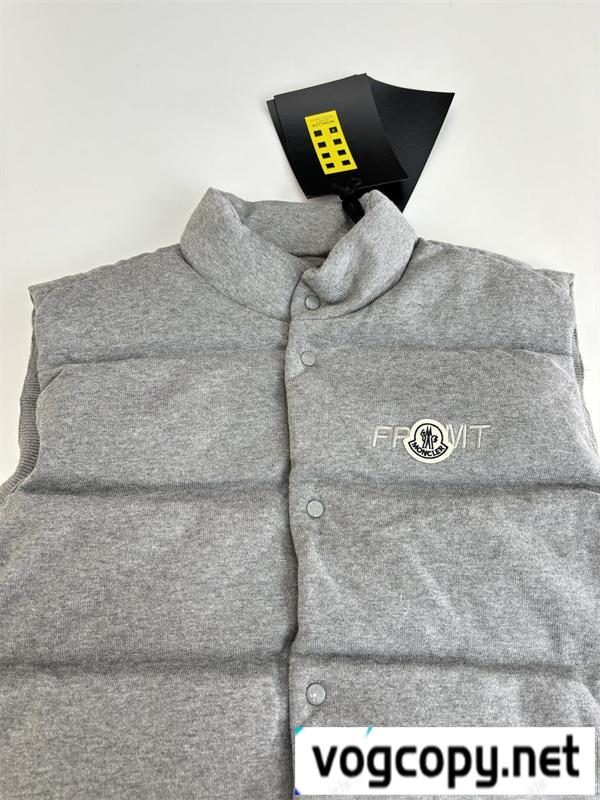 MONCLER 偽物 ダウンベスト