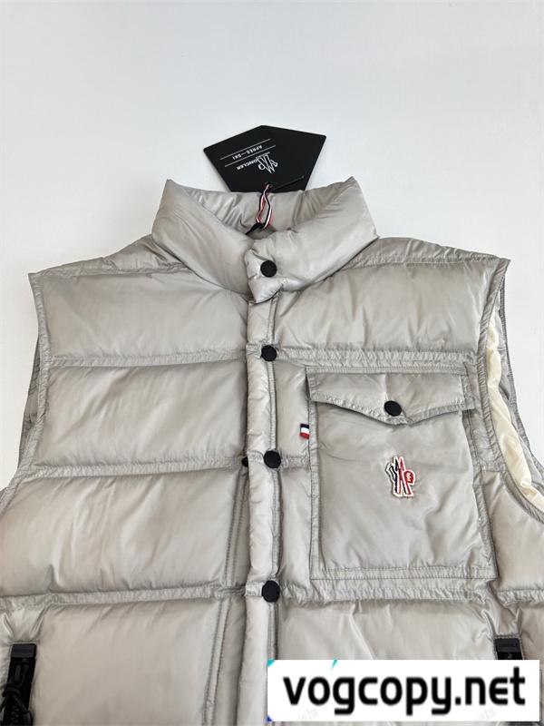MONCLER 偽物 ダウンベスト