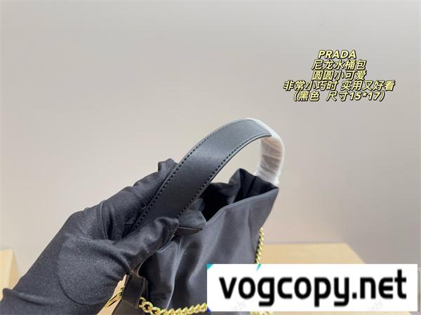 プラダ 偽物 ショルダーバッグ