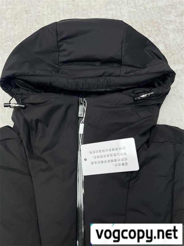 MONCLER 偽物 ダウンジャケット