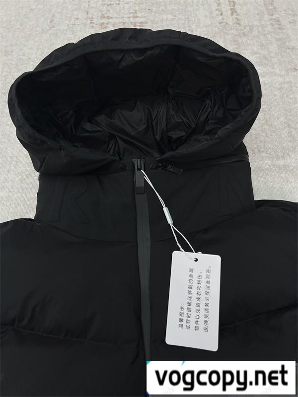 MONCLER 偽物 ダウンベスト