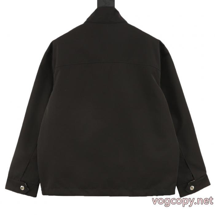 Burberryの新作チェック柄戦馬リバーシブルコート_0_0